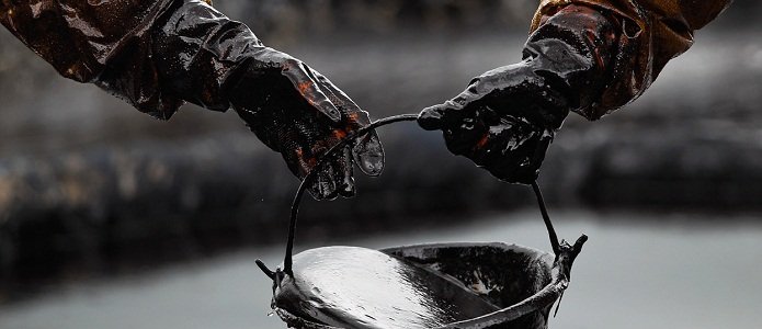 Ставки на рост и падение нефти достигли рекордного уровня за 10 лет
