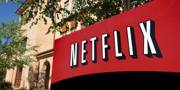 Американский премаркет: Netflix красный цвет к лицу