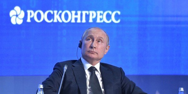 Путин об уходе России от доллара, данные клиентов Сбербанка оказались на черном рынке – дайджест FO