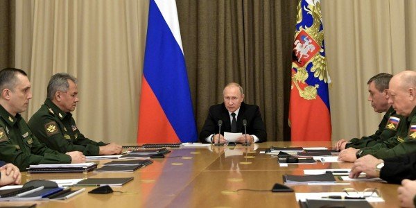 Путин пригрозил ответить в случае выхода США из договора о ликвидации ракет, «Роснефть» обнаружила недобросовестных игроков на бирже – дайджест FO