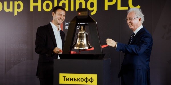 О чем говорили Олег Вьюгин и Оливер Хьюз на листинге TCS Group на Мосбирже