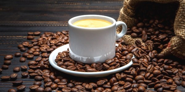 Как правильно покупать растущие акции на примере чашки с кофе