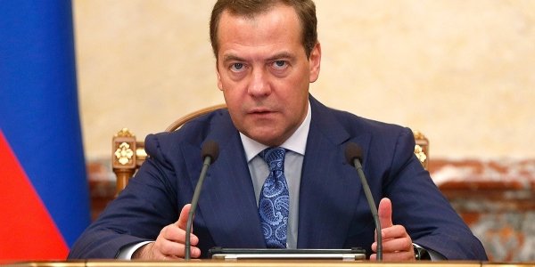 Медведев пригрозил заигравшимся нефтяникам, ОПЕК+ продлила соглашение – дайджест FO