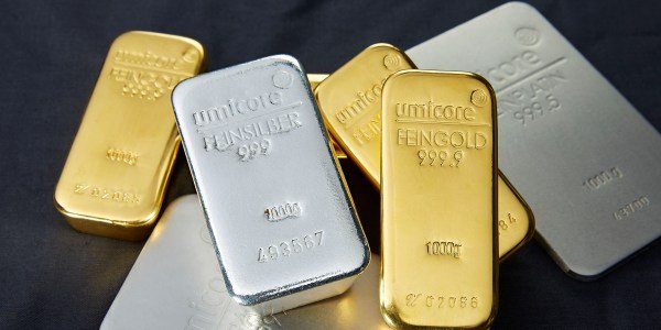 Стоимость золота и серебра поднялась до рекордных уровней