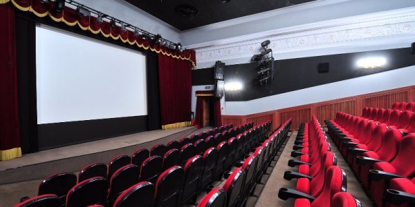 Когда откроют кинотеатры, как в США Федрезерв помогает заемщикам – дайджест Fomag.ru