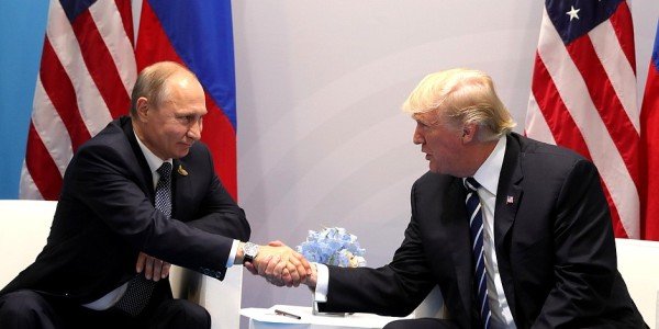 Трамп поблагодарил Путина за высылку дипломатов, ЦБ начал изымать с рынка избыточную ликвидность: дайджест FO