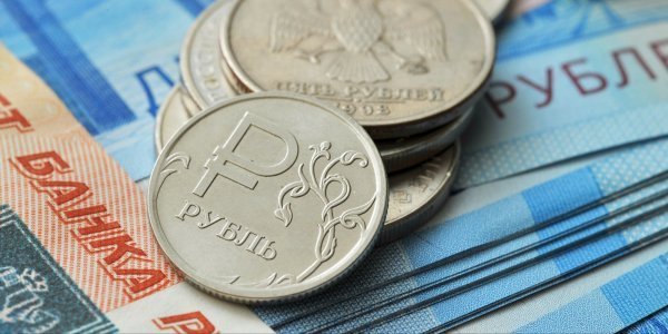 Как сыграть на ожидаемом ослаблении рубля