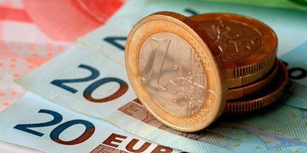 Евро сегодня нацелился на 87 рублей впервые с 31 марта