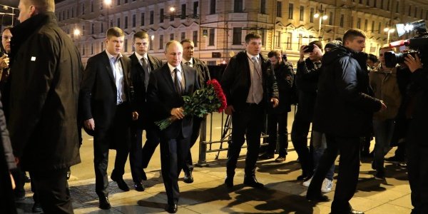 Путин почтил память погибших из-за взрыва в метро в Санкт-Петербурге, переговоры России и Белоруссии по нефтегазовой сфере: дайджест FO