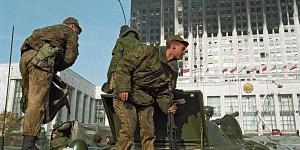 «Нам обещали, что приедут БТРы с минуты на минуту и перевезут приватизационные чеки в более безопасное место» «Нам обещали, что приедут БТРы с минуты на минуту и перевезут приватизационные чеки в более безопасное место»